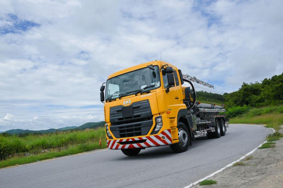  UD Trucks Quester CDE 6x2 Tanker 2013 года  (фото 2 из 2)
